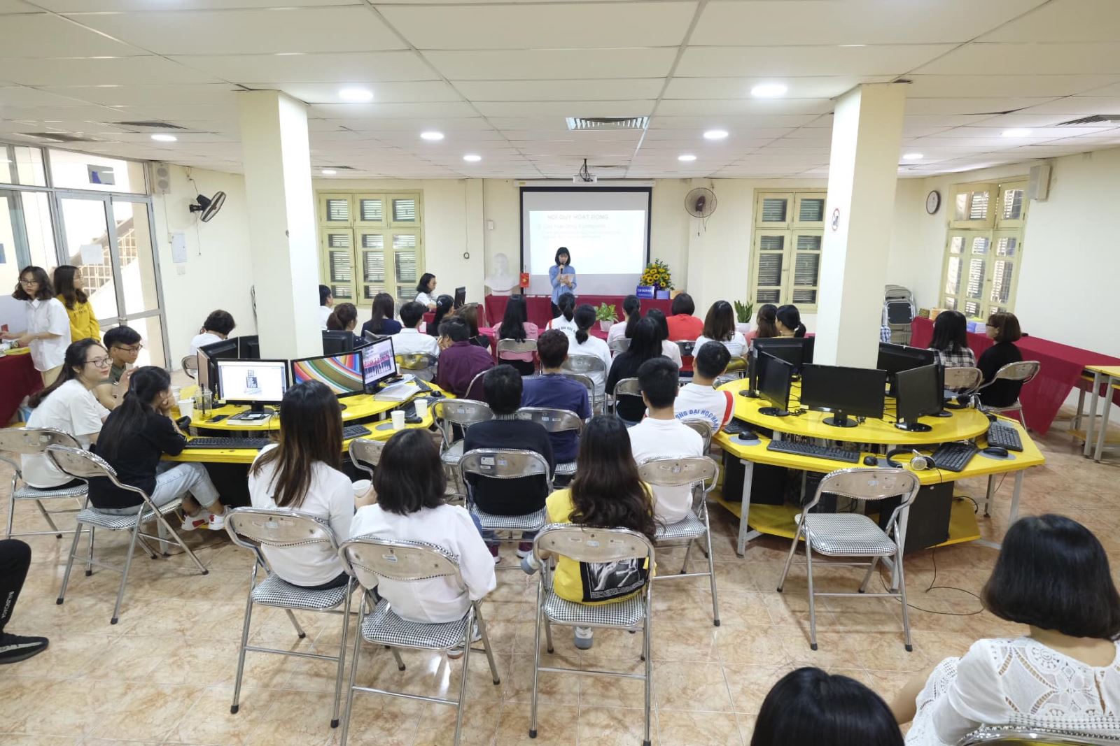 Thành lập CLB sách Hanu